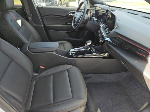 Used 2025 Chevrolet Trax RS w/ Driver Confidence Package image 27