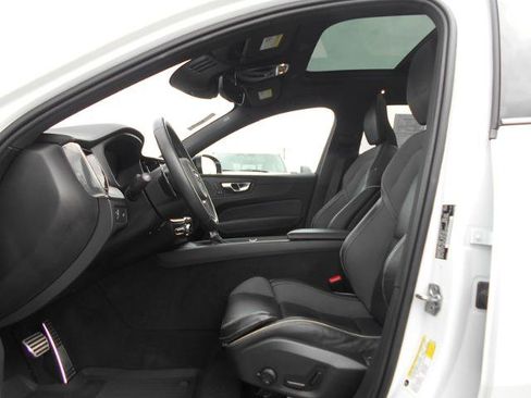 Used 2020 Volvo XC60 T6 R-Design w/ Protection Package Premier AWD/4WD image 9