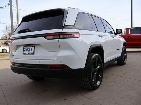 Used 2023 Jeep Grand Cherokee Altitude image 49