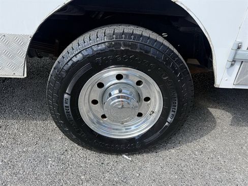 Used 2006 Ford E-350 and Econoline 350 Super Duty RWD image 11