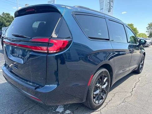 Used 2023 Chrysler Pacifica Touring-L w/ S Appearance Package AWD/4WD image 6