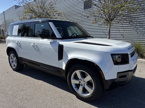 Used 2025 Land Rover Defender 110 X-Dynamic SE image 4