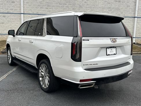 Used 2022 Cadillac Escalade ESV Premium Luxury w/ Performance Package image 5