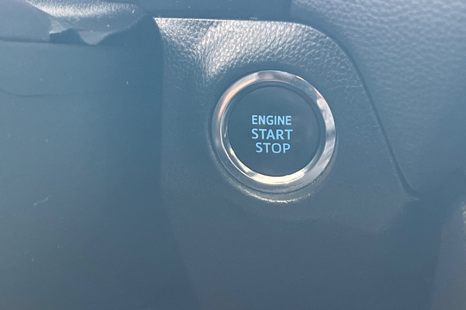 Used 2022 Toyota RAV4 XLE AWD/4WD image 19