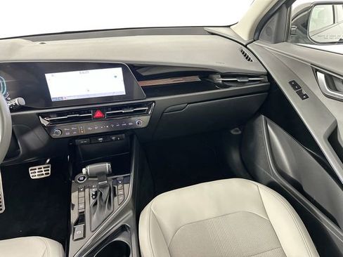 Used 2023 Kia Niro EX Touring FWD image 27