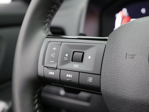 Used 2026 Nissan Rogue SL FWD image 24