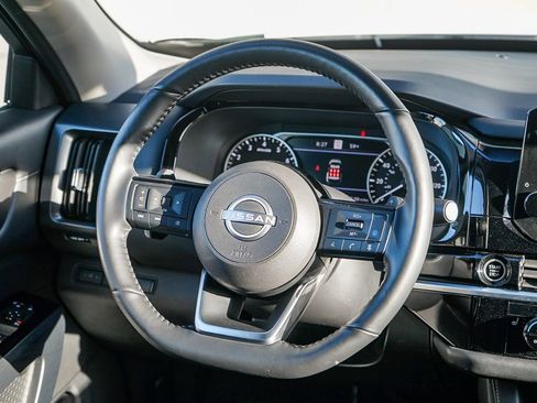 Used 2024 Nissan Pathfinder SL image 14