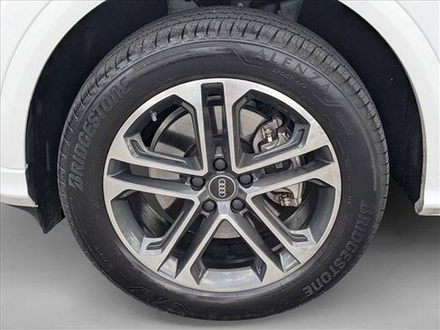 Certified 2025 Audi Q5 Premium w/ Convenience Package AWD/4WD image 21