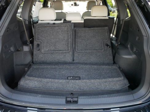 Certified 2024 Volkswagen Tiguan SE R-Line FWD image 18