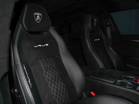 Used 2023 Lamborghini Urus Performante AWD/4WD image 34