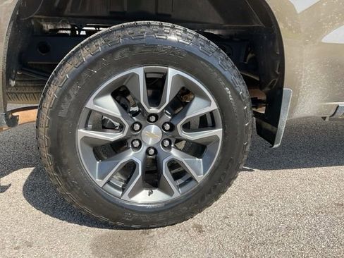 Used 2023 Chevrolet Silverado 1500 LT AWD/4WD image 15