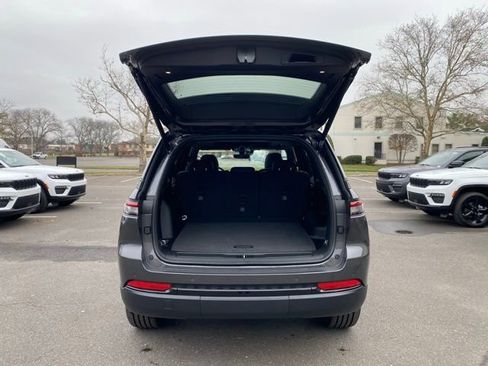 New 2025 Jeep Grand Cherokee Altitude image 7
