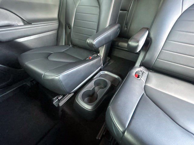 Used 2022 Toyota Highlander XLE AWD/4WD image 43