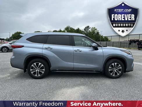 Used 2022 Toyota Highlander XLE FWD image 8