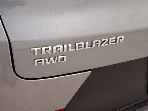 Used 2025 Chevrolet TrailBlazer LT AWD/4WD image 30