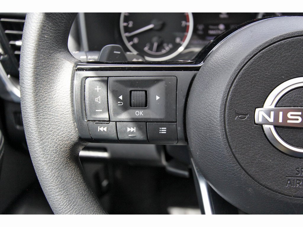 Used 2022 Nissan Rogue SV FWD image 11
