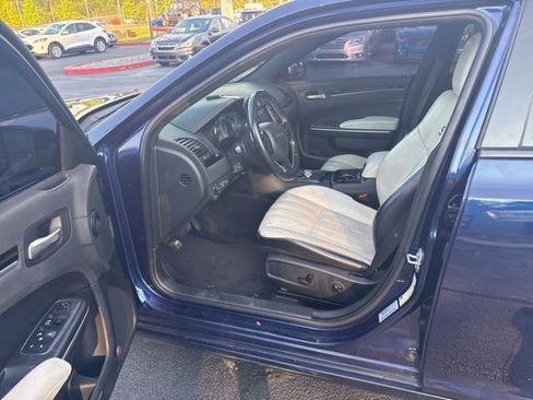 Used 2017 Chrysler 300 S image 10