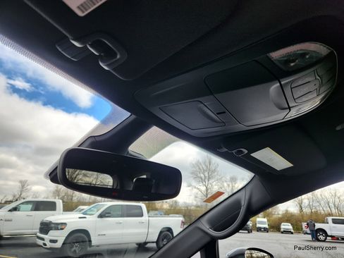 Used 2026 Chrysler Pacifica Select image 52