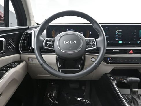 Certified 2025 Kia Sorento EX image 34