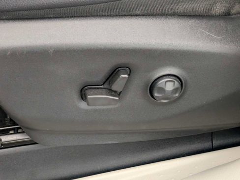 Used 2022 Chrysler Pacifica Touring-L FWD image 17