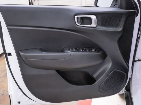 Certified 2024 Hyundai Venue SEL FWD image 25