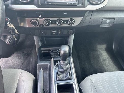 Used 2019 Toyota Tacoma SR5 AWD/4WD image 17