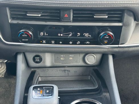 Used 2025 Nissan Rogue SV image 17