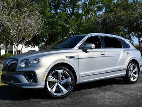 Used 2023 Bentley Bentayga Extended Wheelbase AWD/4WD image 24