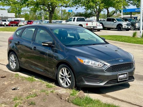 Used 2017 Ford Focus SE FWD image 6
