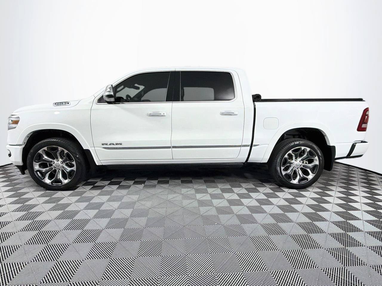 Used 2022 RAM 1500 Limited w/ Body-Colour Bumper Group AWD/4WD image 7