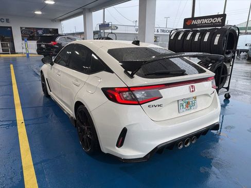 Used 2024 Honda Civic Type R image 9
