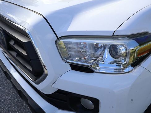 Used 2020 Toyota Tacoma SR5 RWD image 3