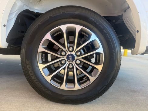 Used 2015 Ford F150 Platinum w/ Equipment Group 701A Luxury image 11