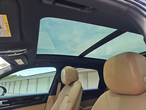 Certified 2023 Porsche Cayenne Platinum Edition AWD/4WD image 16