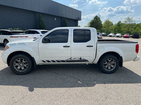 Used 2020 Nissan Frontier SV AWD/4WD image 4