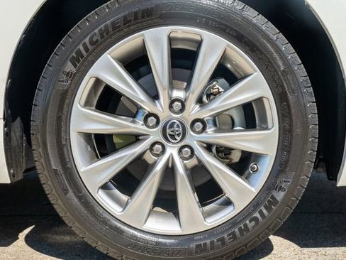 Used 2017 Toyota Camry XLE FWD image 54