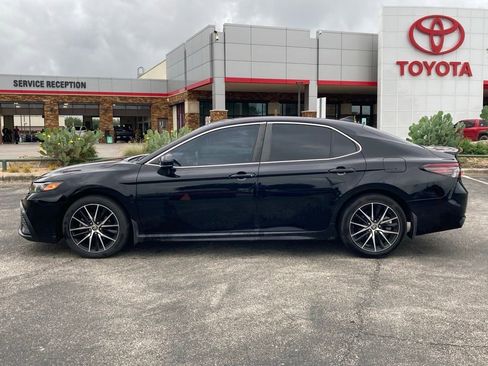 Used 2021 Toyota Camry SE FWD image 8