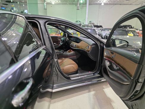 Used 2014 Mercedes-Benz S 63 AMG 4MATIC Sedan w/ Rear Seat Package image 28