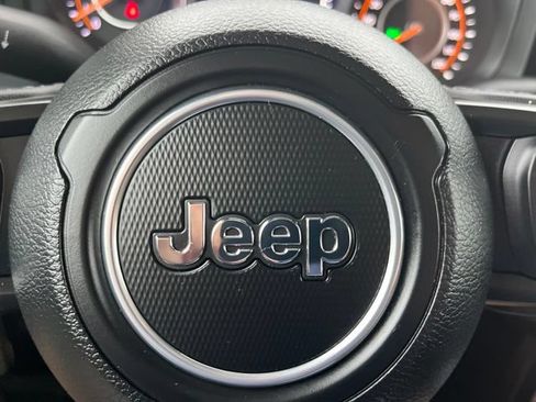 Used 2025 Jeep Gladiator Sport AWD/4WD image 30
