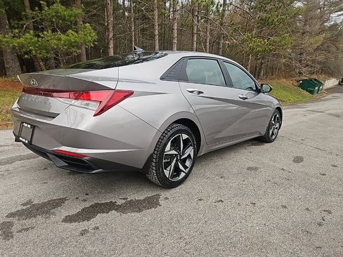 Used 2023 Hyundai Elantra SEL w/ Convenience Package image 5