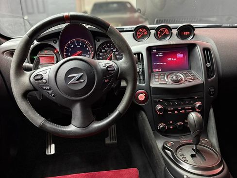 Used 2017 Nissan 370Z NISMO RWD image 13