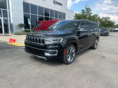 Used 2024 Jeep Wagoneer L Series III w/ Premium Group I AWD/4WD image 7