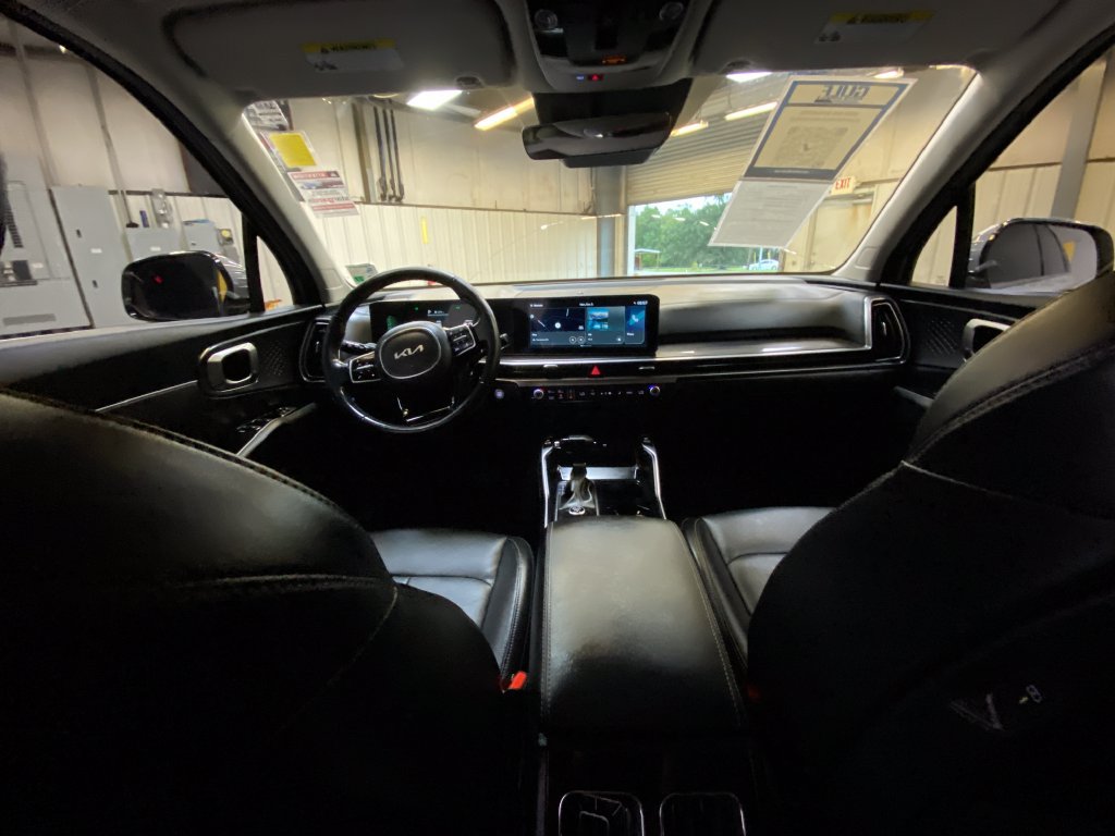 Used 2025 Kia Sorento EX w/ Panoramic Sunroof Package FWD image 18