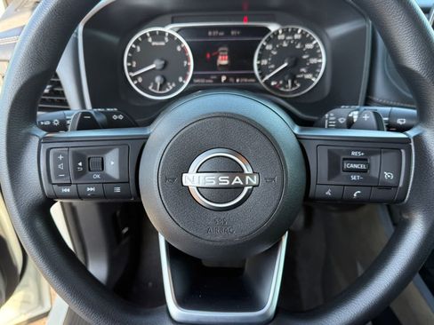 Used 2024 Nissan Rogue S AWD/4WD image 19