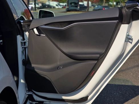 Used 2020 Tesla Model S Long Range Plus image 32