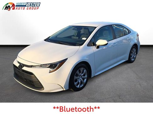 Used 2024 Toyota Corolla LE image 2