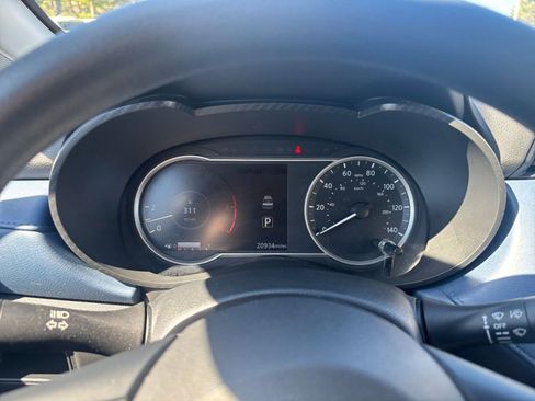 Used 2025 Nissan Versa SV image 38