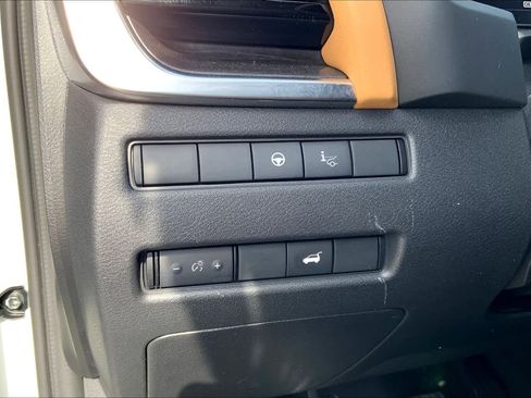 Used 2022 Nissan Rogue Platinum w/ Head-Up Display Package FWD image 32