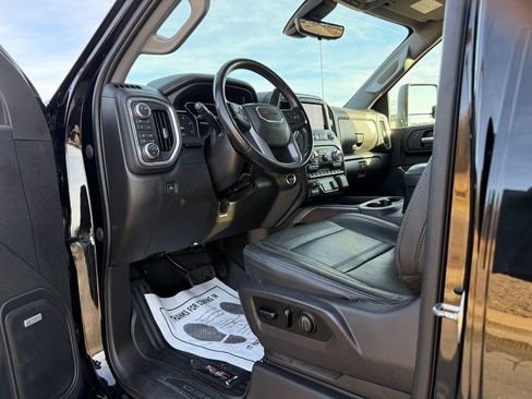 Used 2021 GMC Sierra 2500 Denali w/ Denali Black Diamond Edition image 12
