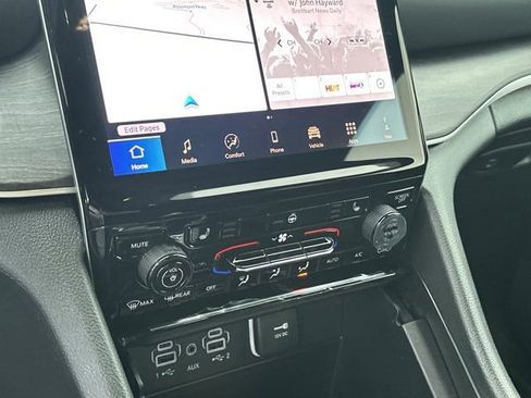 New 2025 Jeep Grand Cherokee L Limited image 32